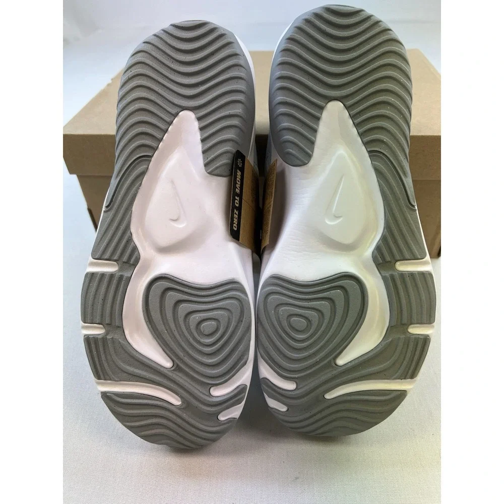 Nike Legend Essential 3 Womens Size 7 Gray Work Out‎ Shoes